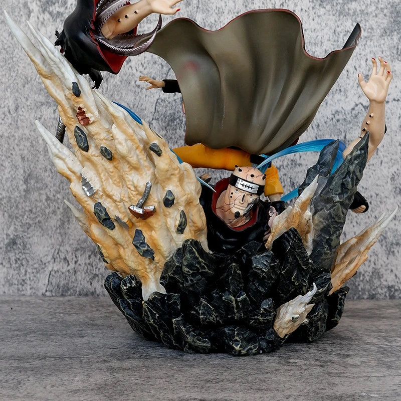 Naruto figure against Pain 