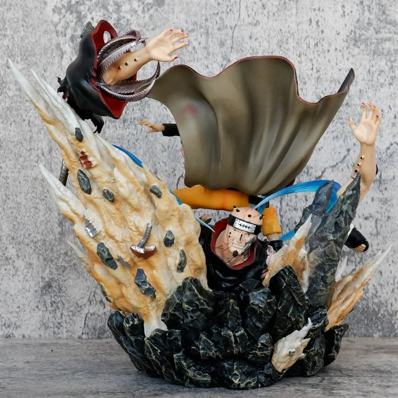 Naruto figure against Pain 